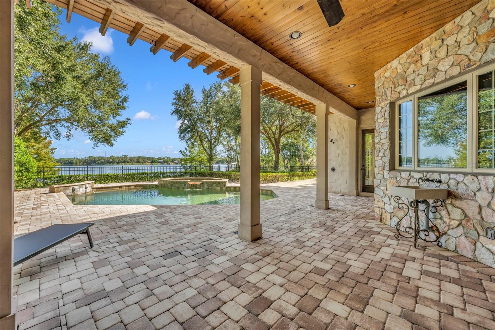 8649 AMBER OAK CT