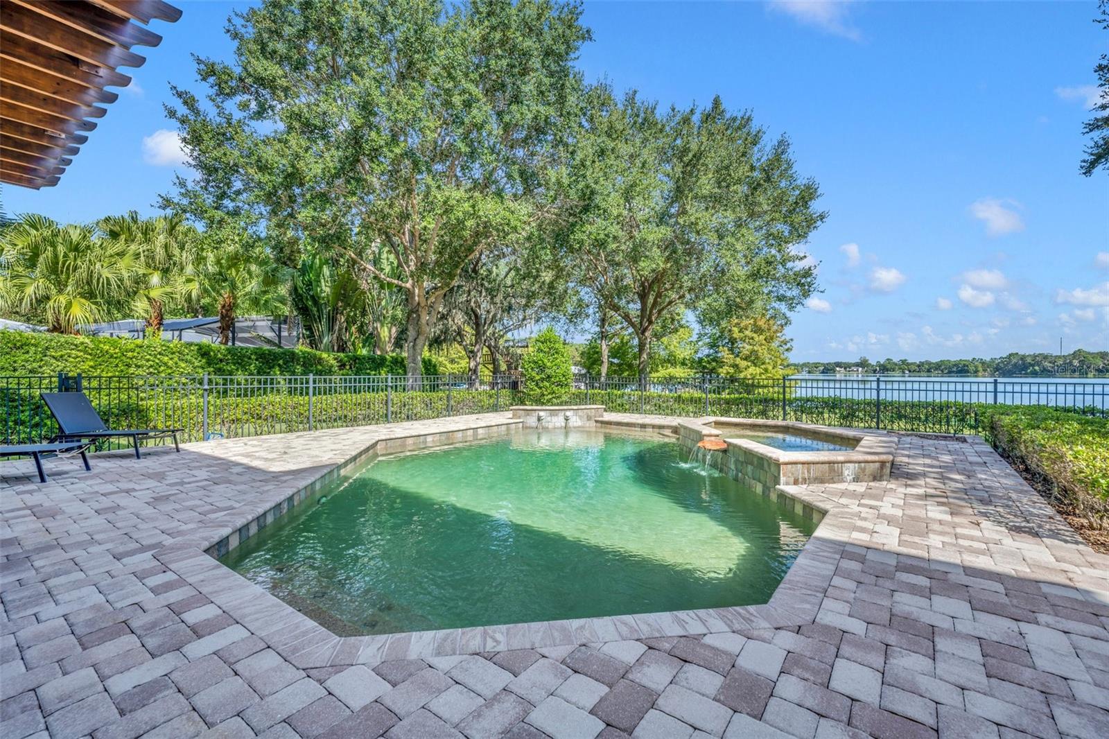 8649 AMBER OAK CT