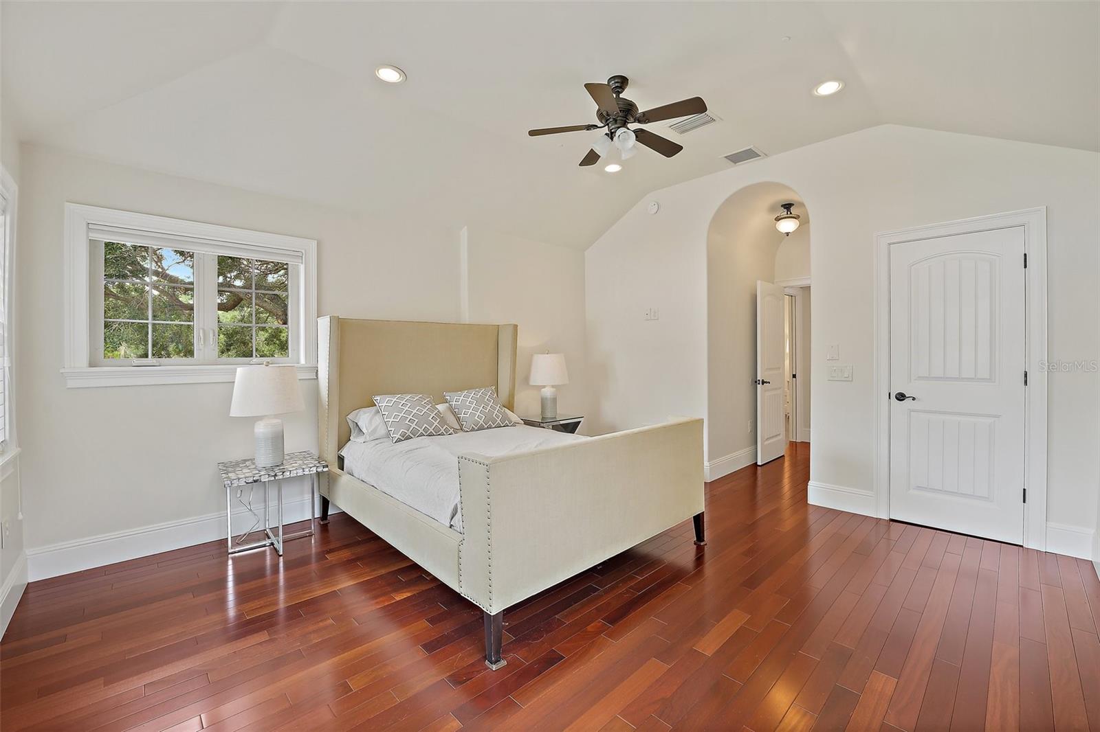 8649 AMBER OAK CT