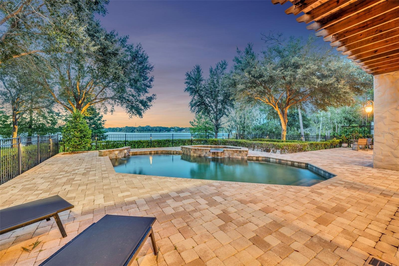 8649 AMBER OAK CT