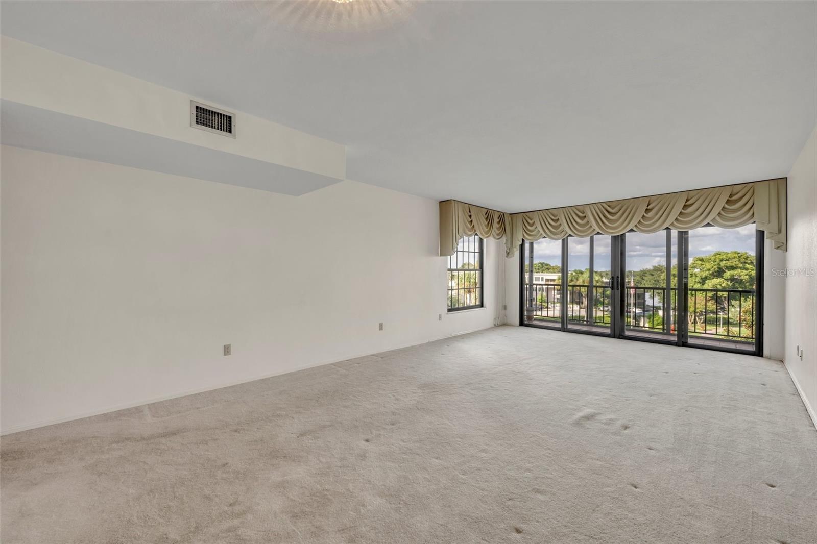 100 S INTERLACHEN AVE #404D