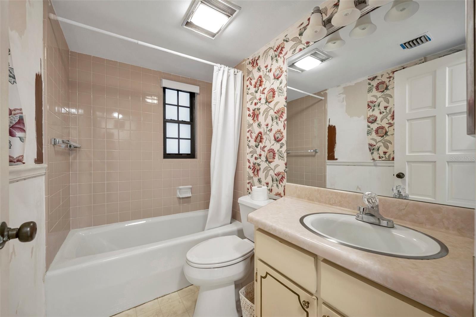 100 S INTERLACHEN AVE #404D