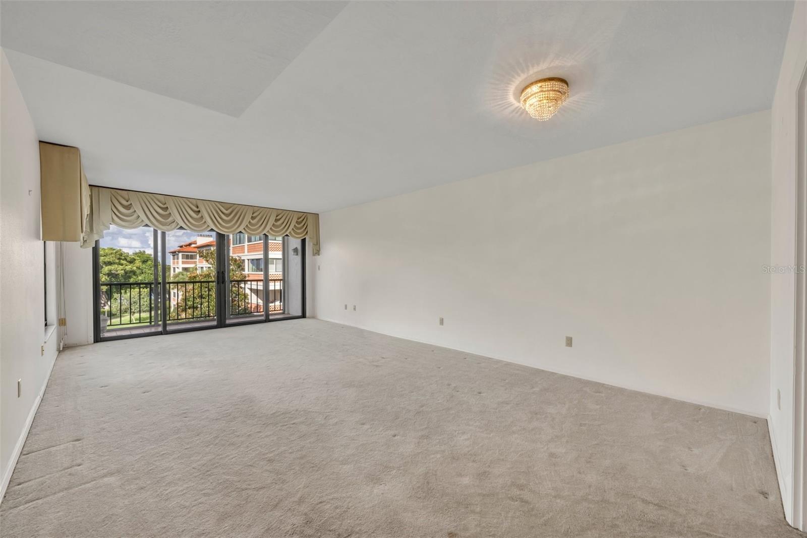 100 S INTERLACHEN AVE #404D