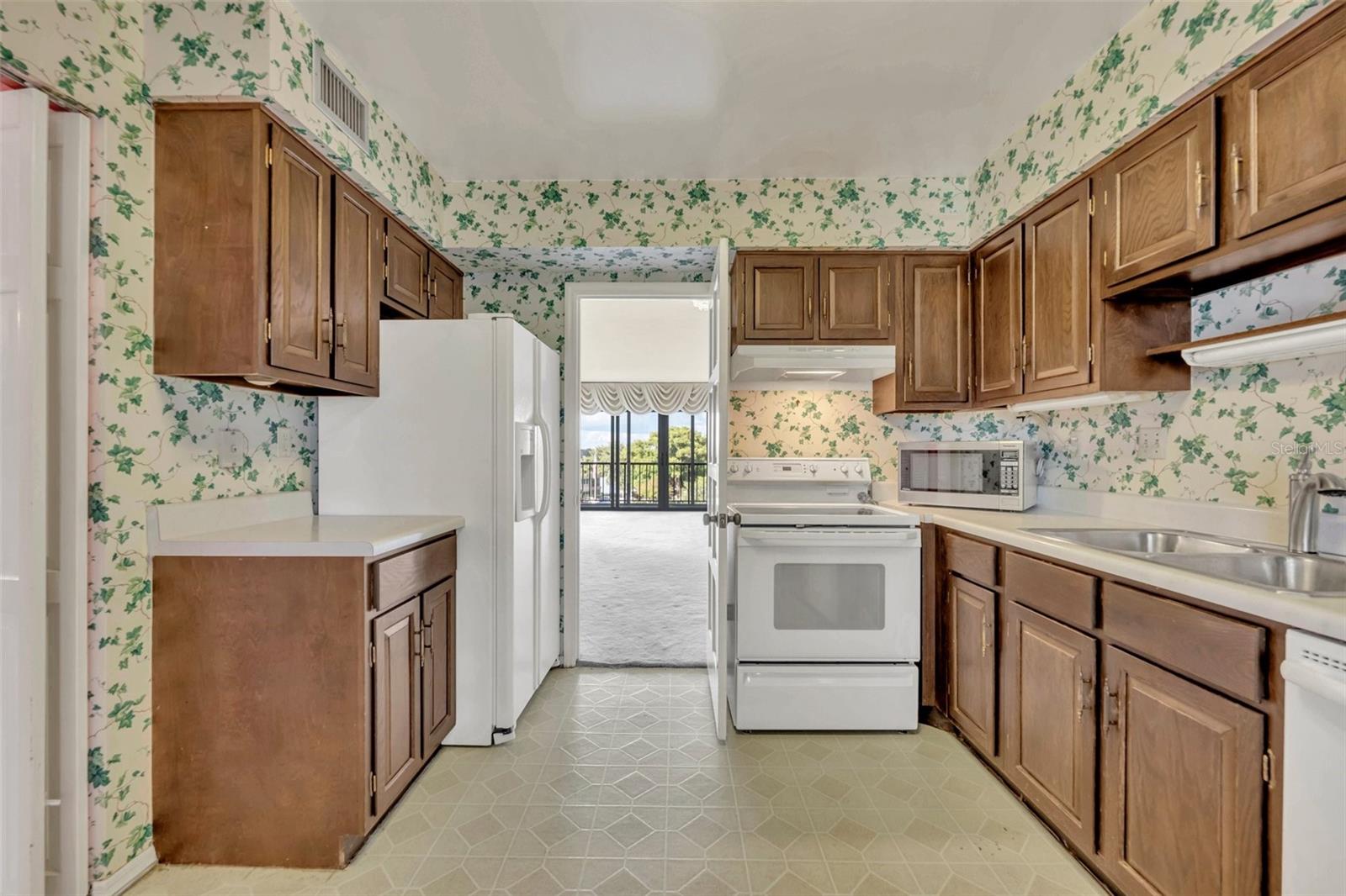 100 S INTERLACHEN AVE #404D