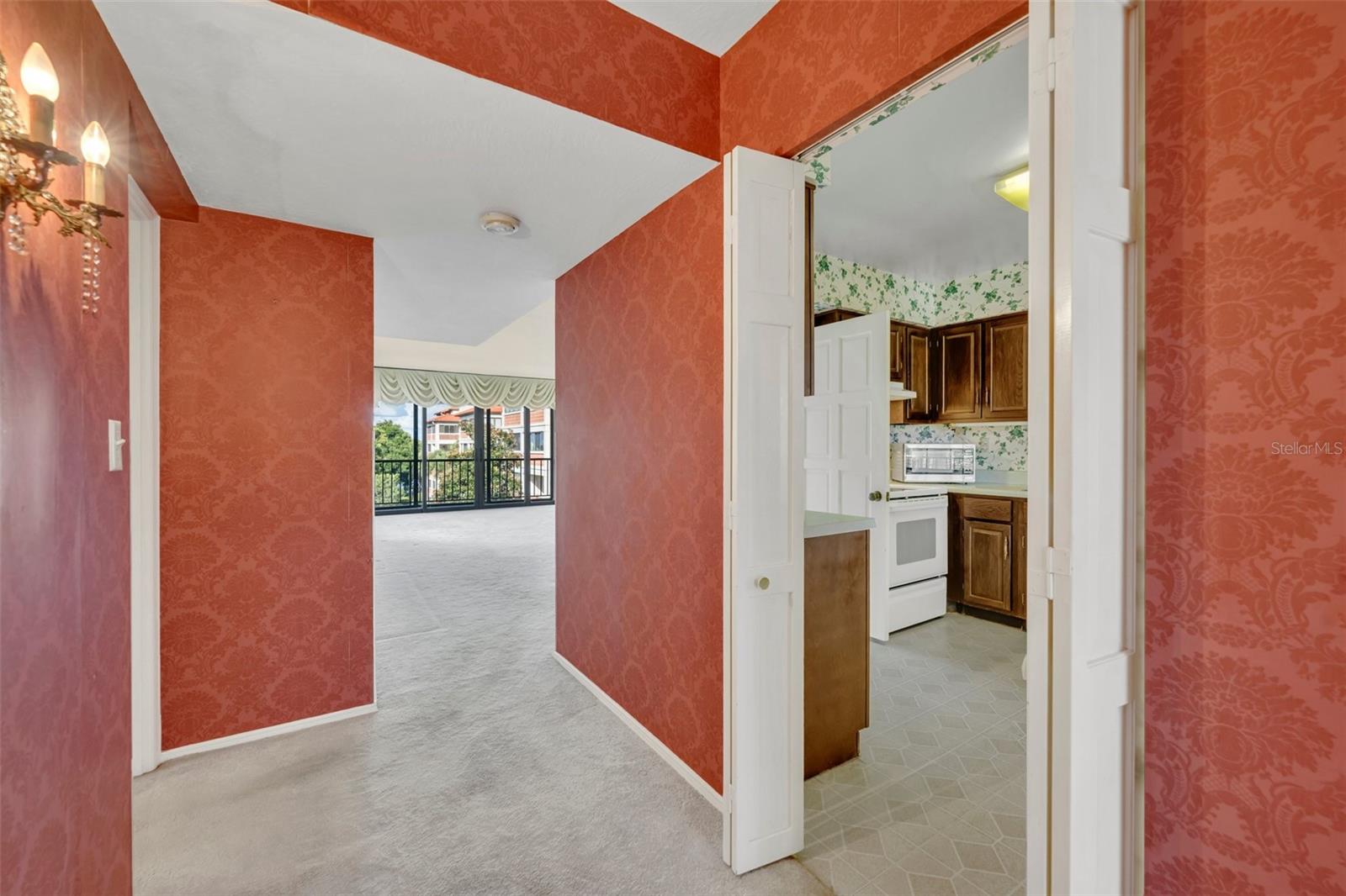 100 S INTERLACHEN AVE #404D