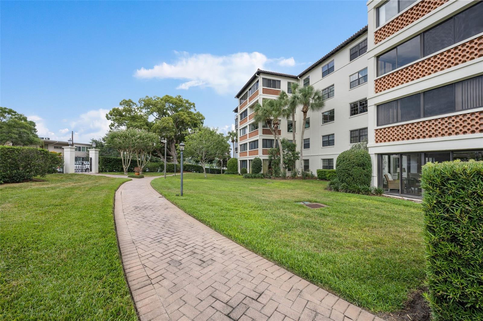 100 S INTERLACHEN AVE #404D