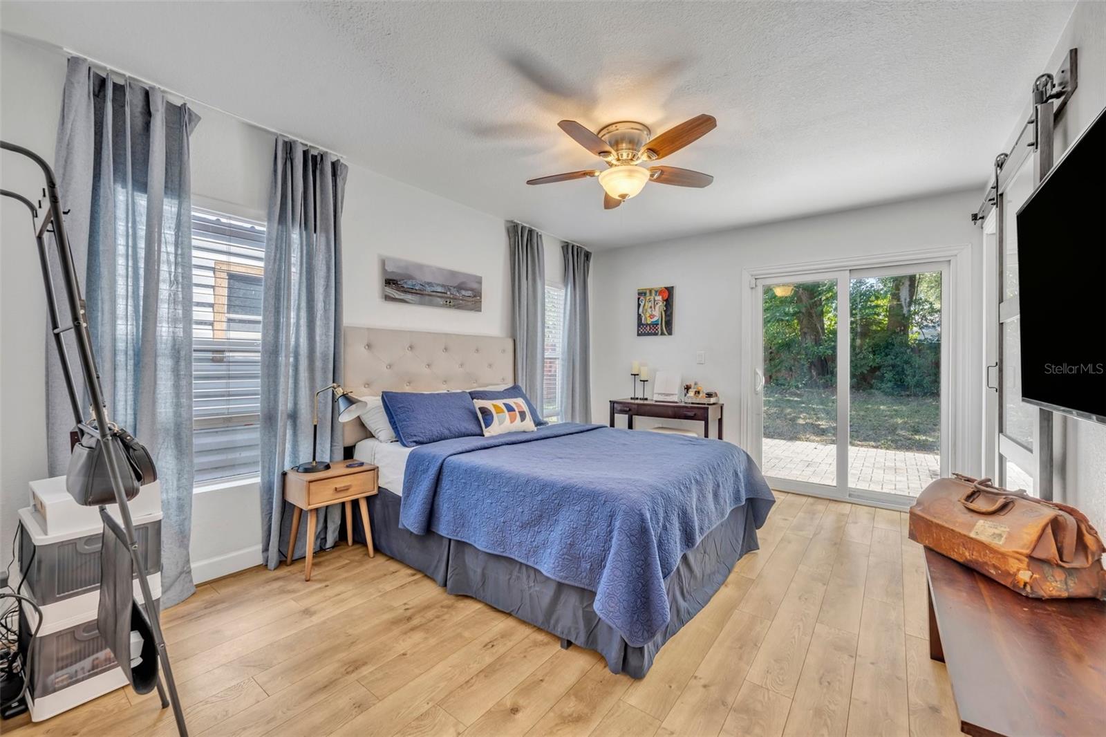 440 E CRYSTAL LAKE ST