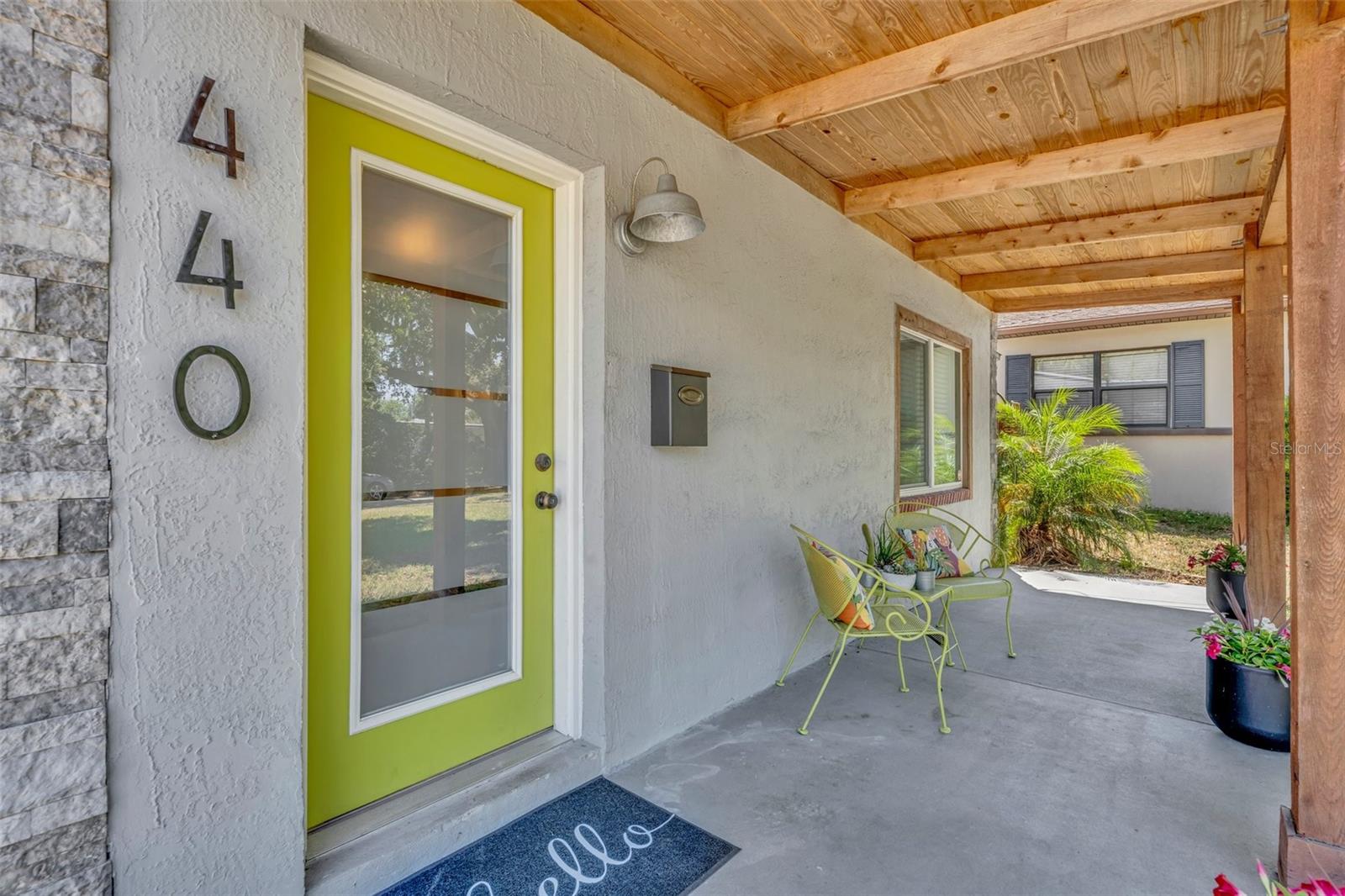 440 E CRYSTAL LAKE ST