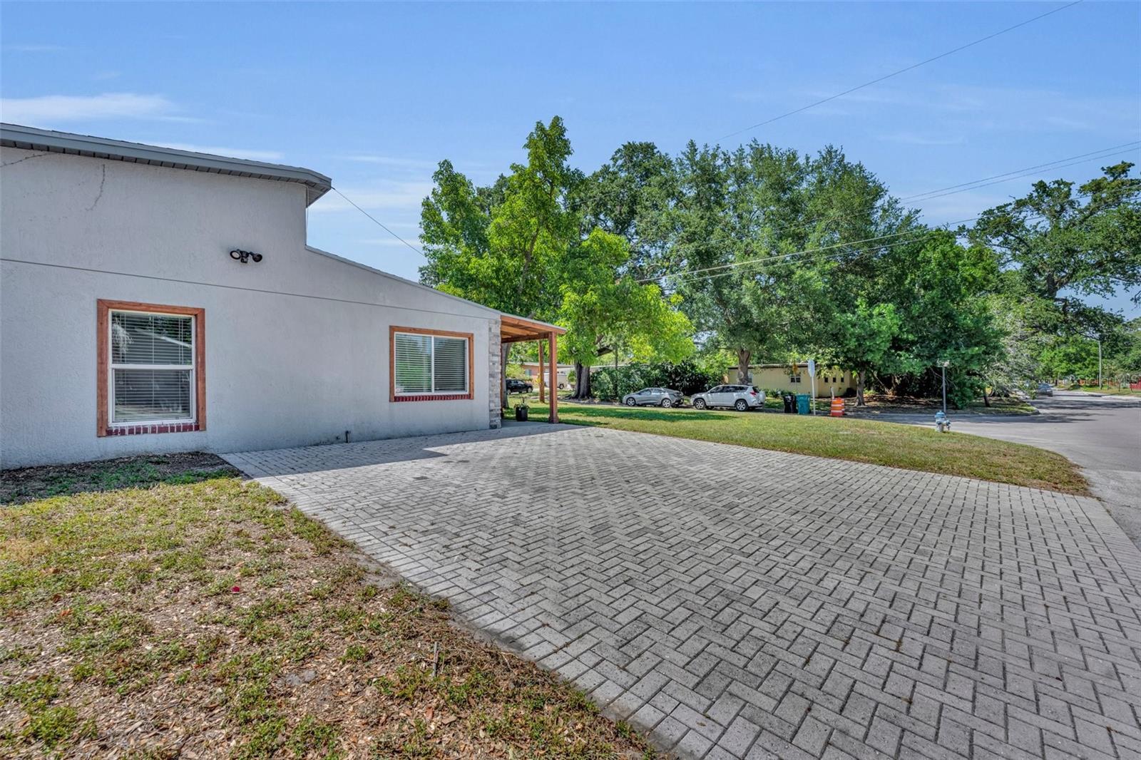 440 E CRYSTAL LAKE ST