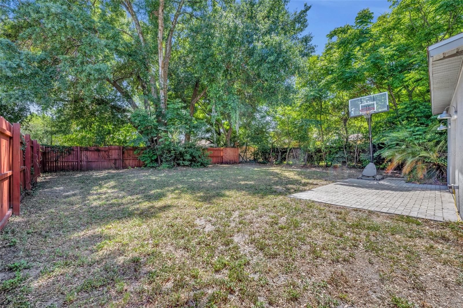 440 E CRYSTAL LAKE ST