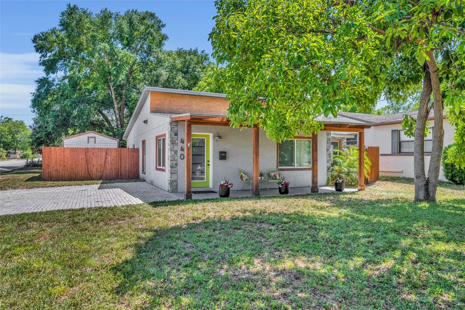 440 E CRYSTAL LAKE ST