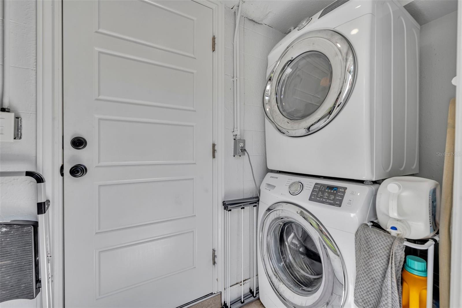 440 E CRYSTAL LAKE ST