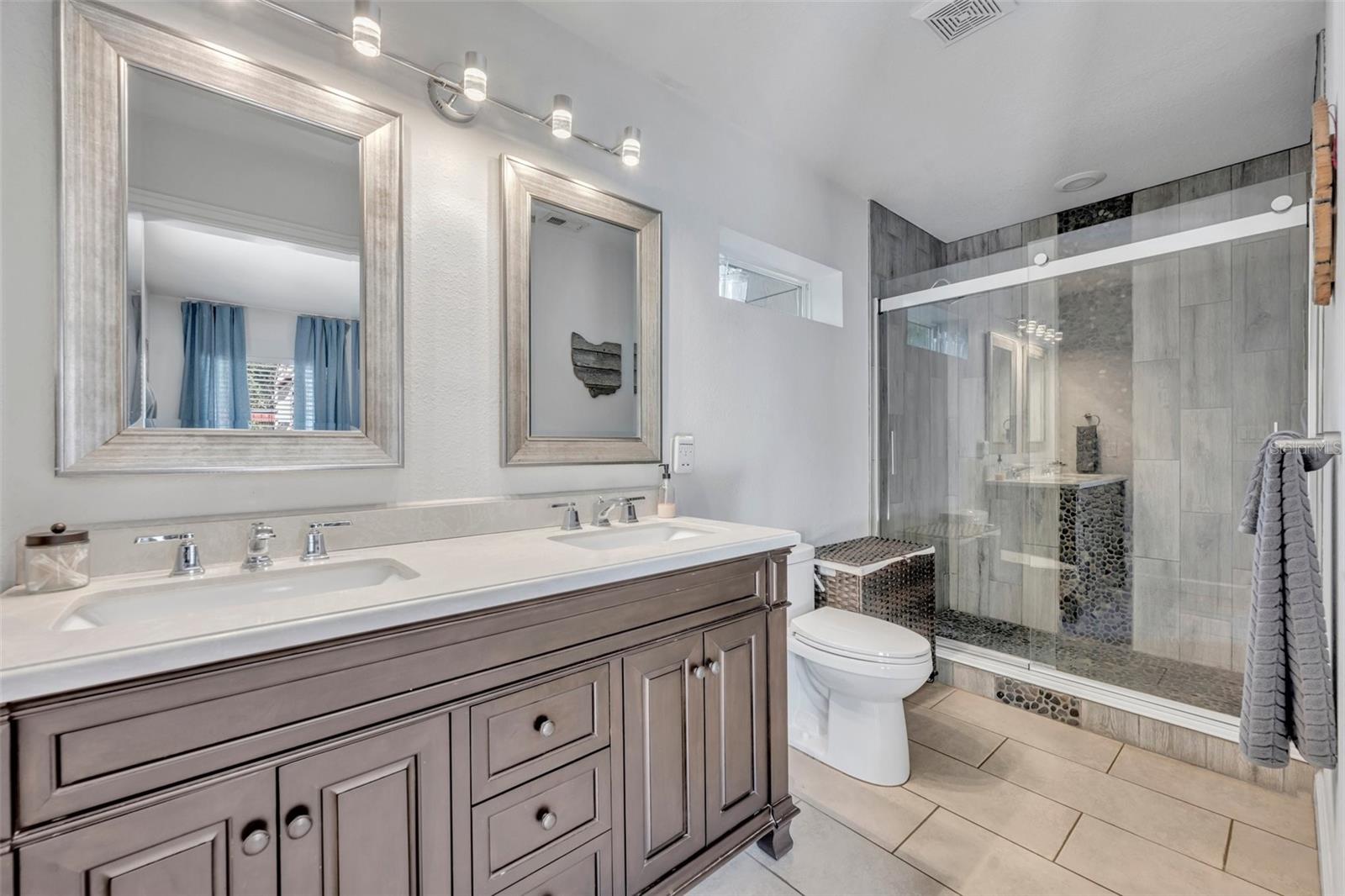 440 E CRYSTAL LAKE ST