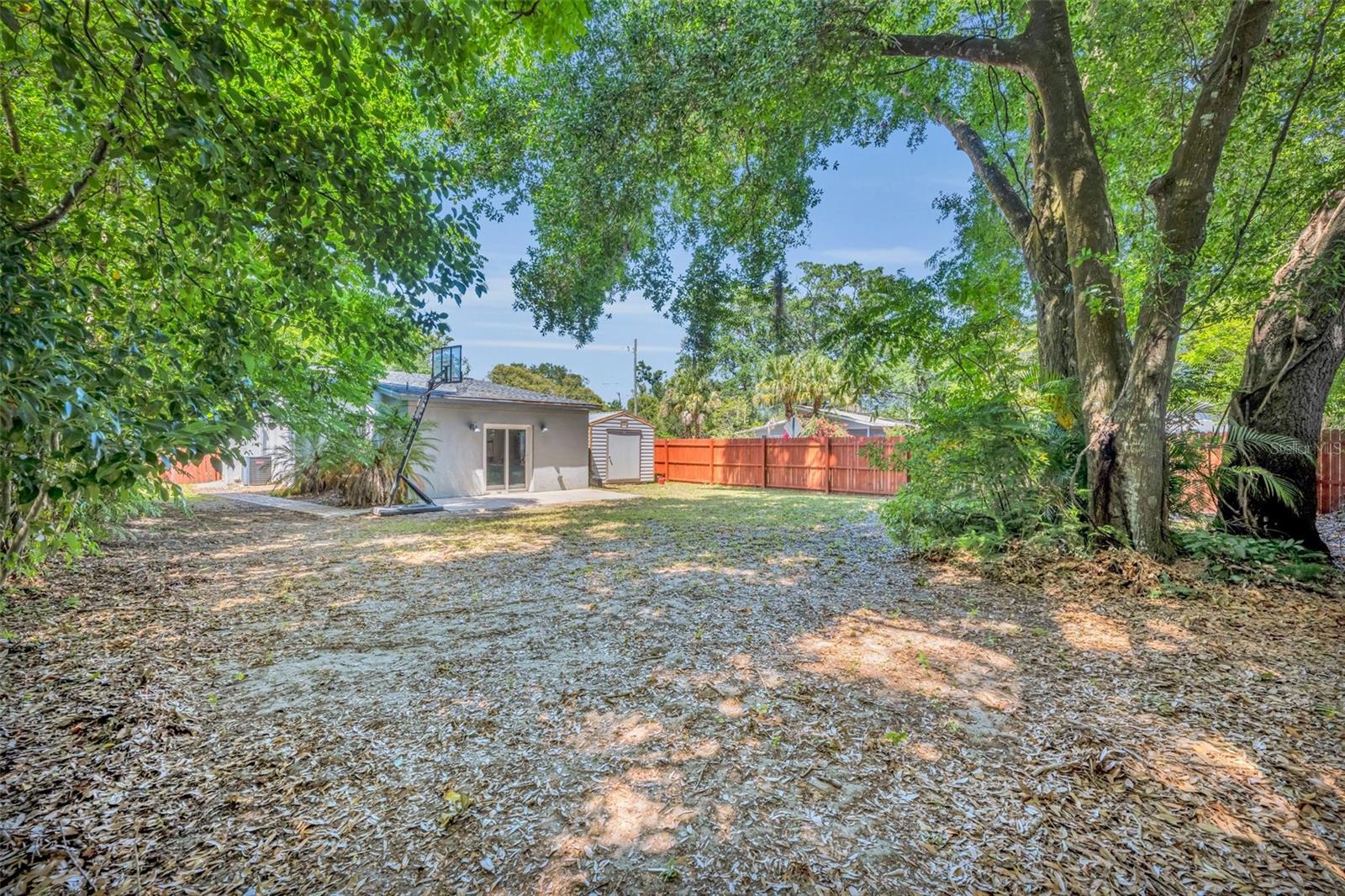 440 E CRYSTAL LAKE ST