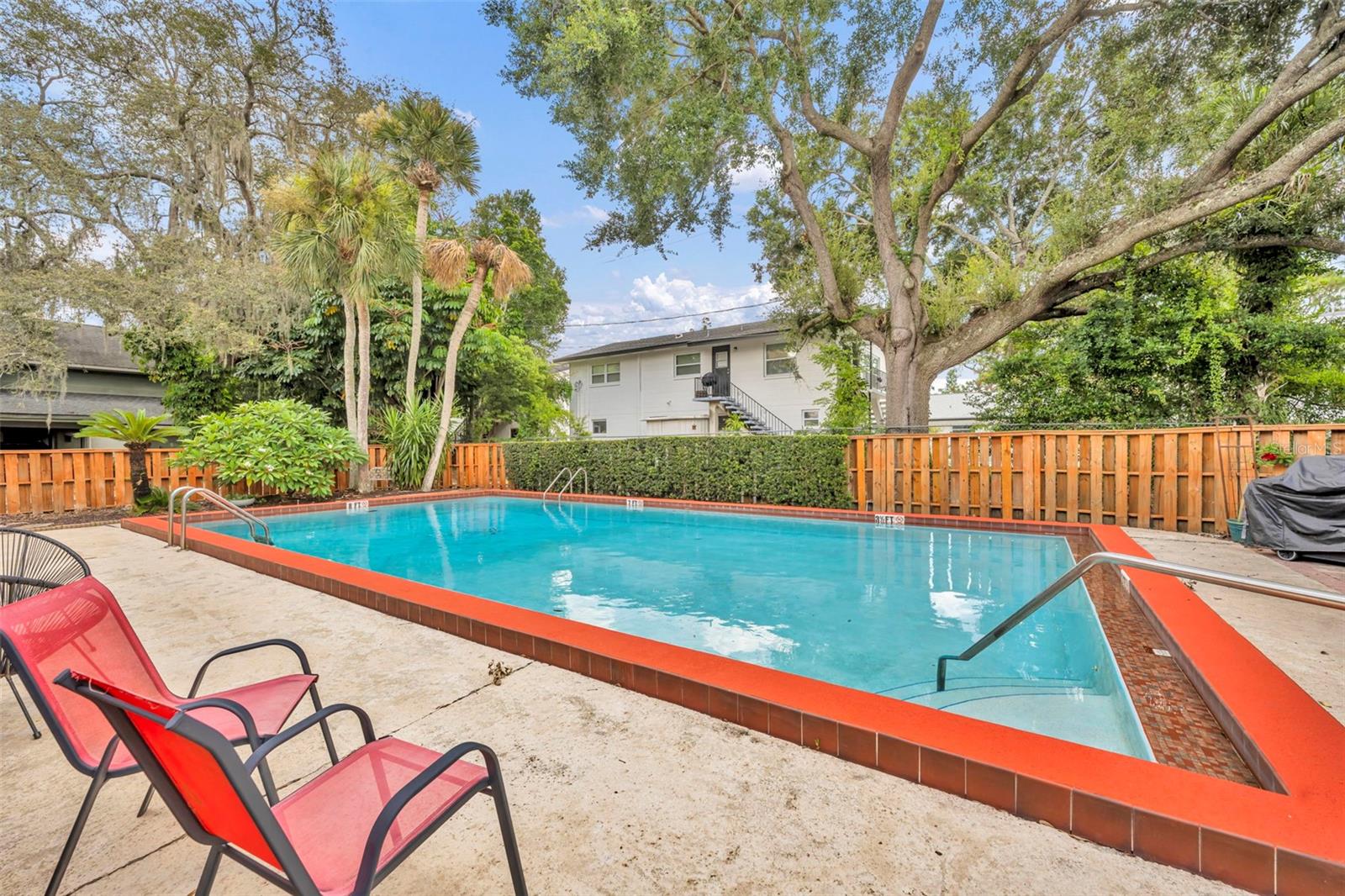 1920 WOODCREST DR #15