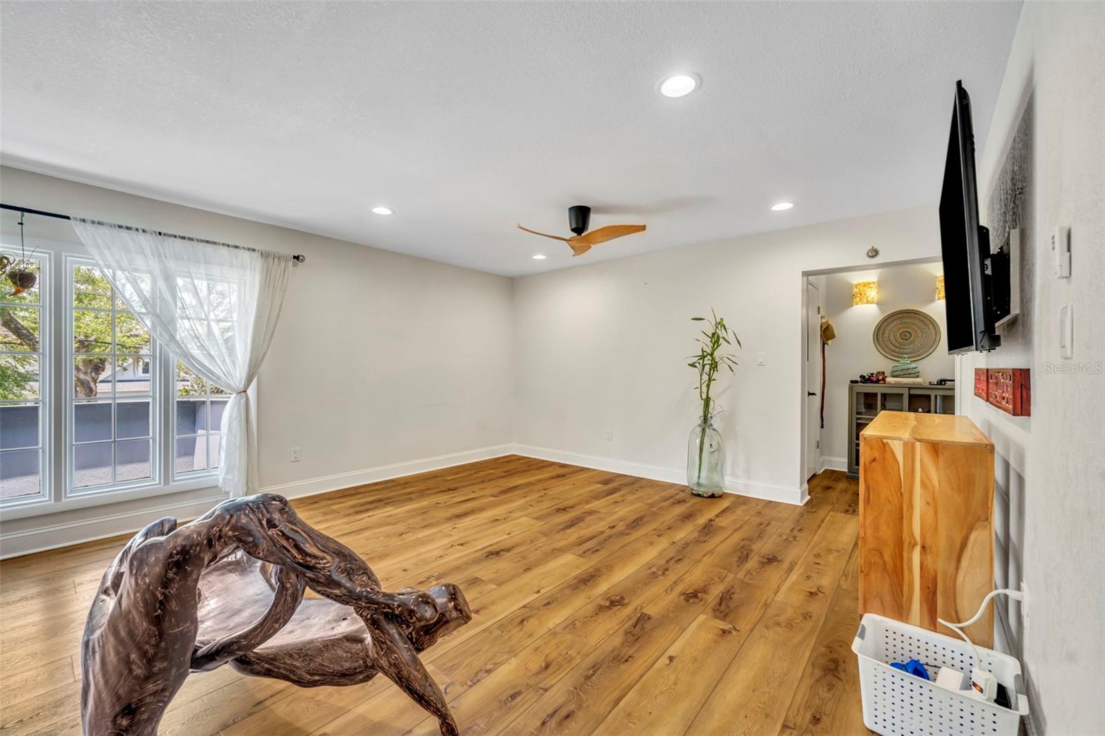 1920 WOODCREST DR #15