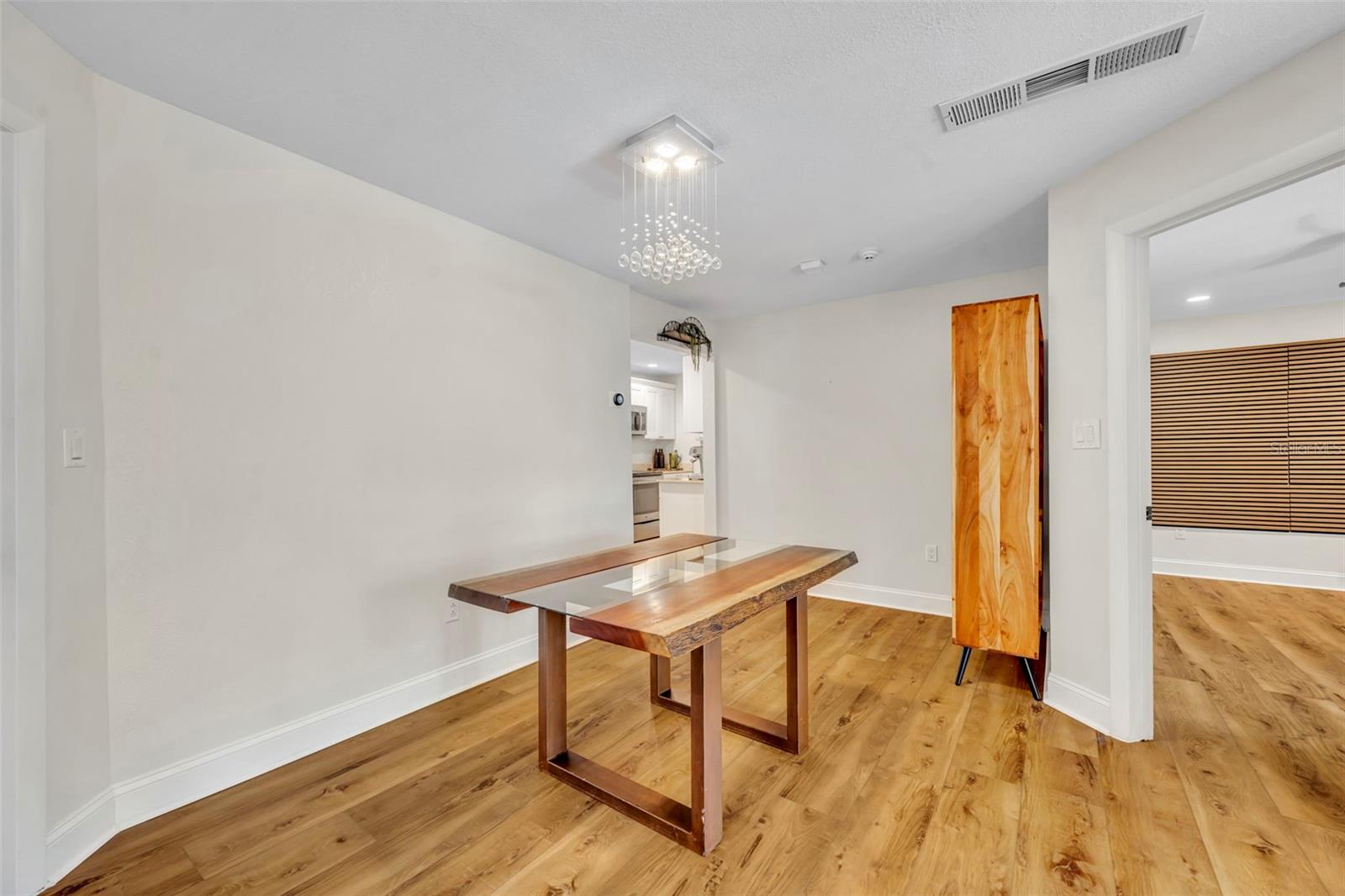 1920 WOODCREST DR #15