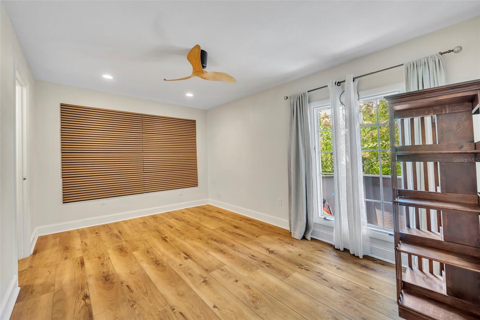 1920 WOODCREST DR #15