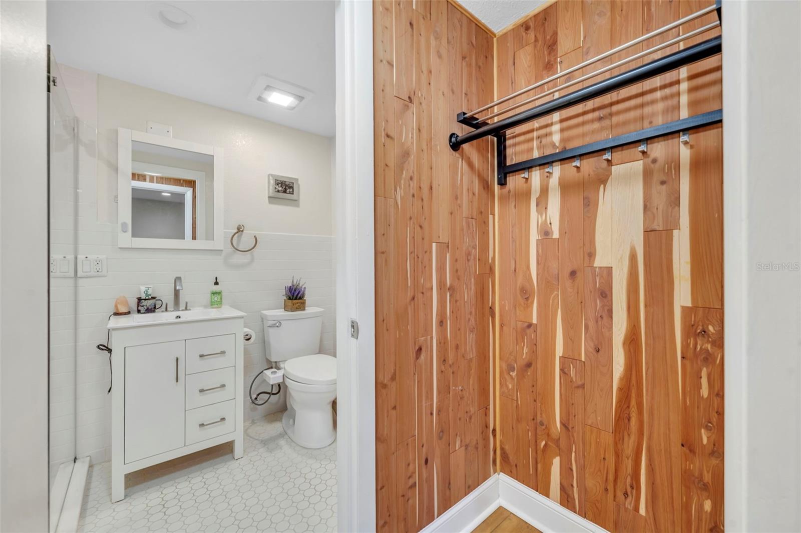 1920 WOODCREST DR #15