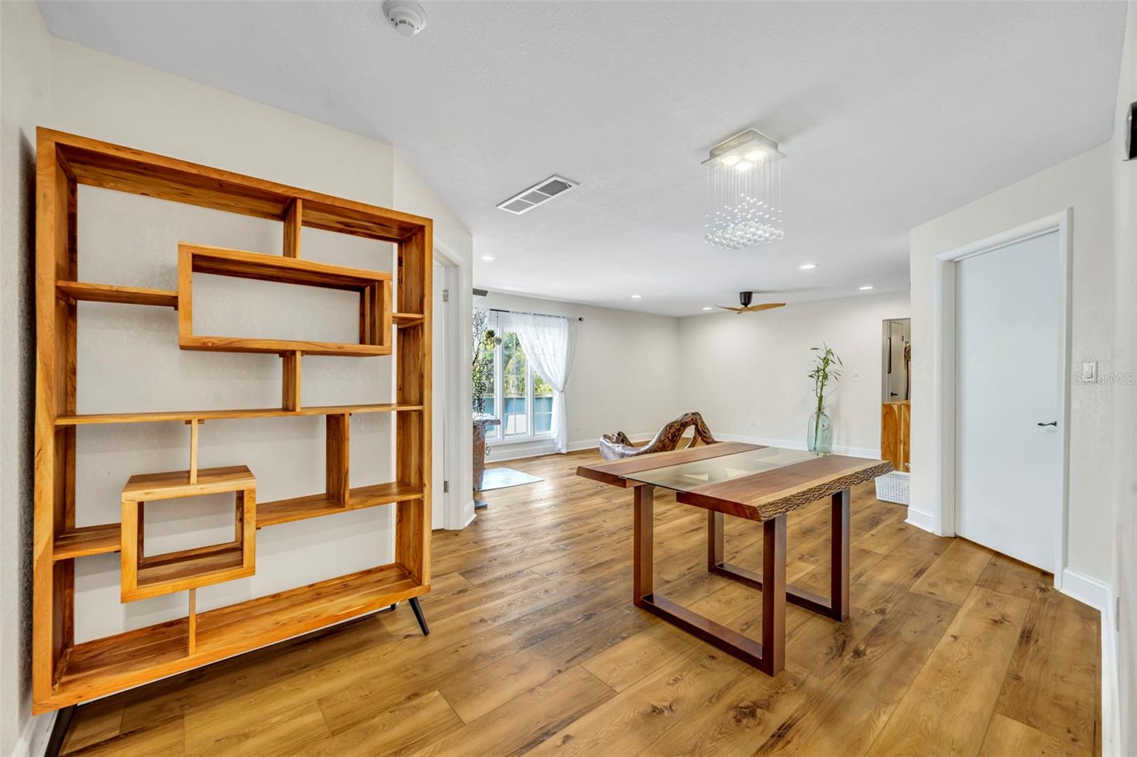 1920 WOODCREST DR #15