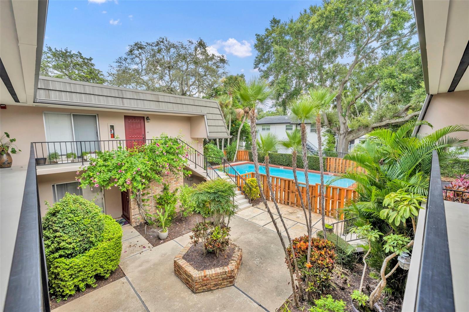 1920 WOODCREST DR #15