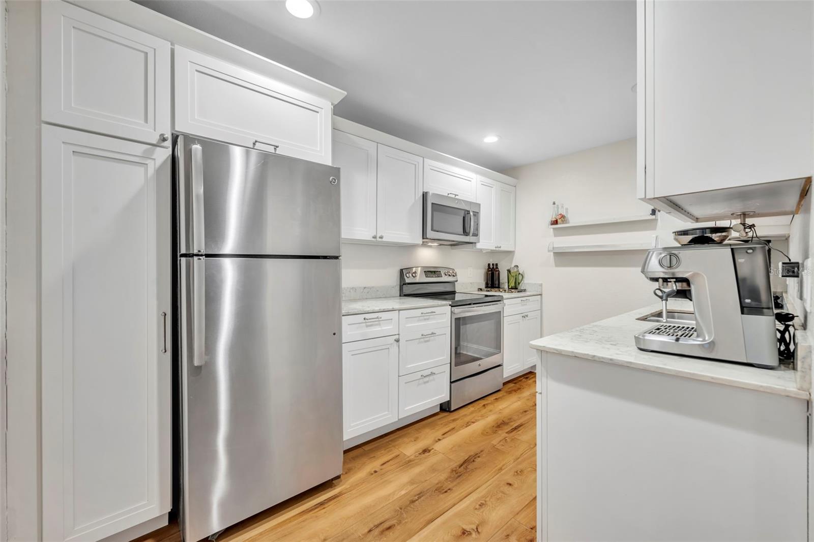 1920 WOODCREST DR #15