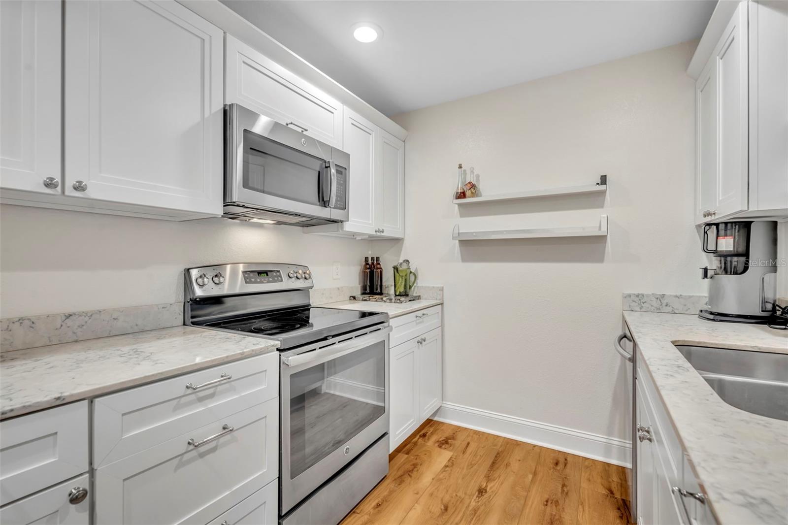 1920 WOODCREST DR #15