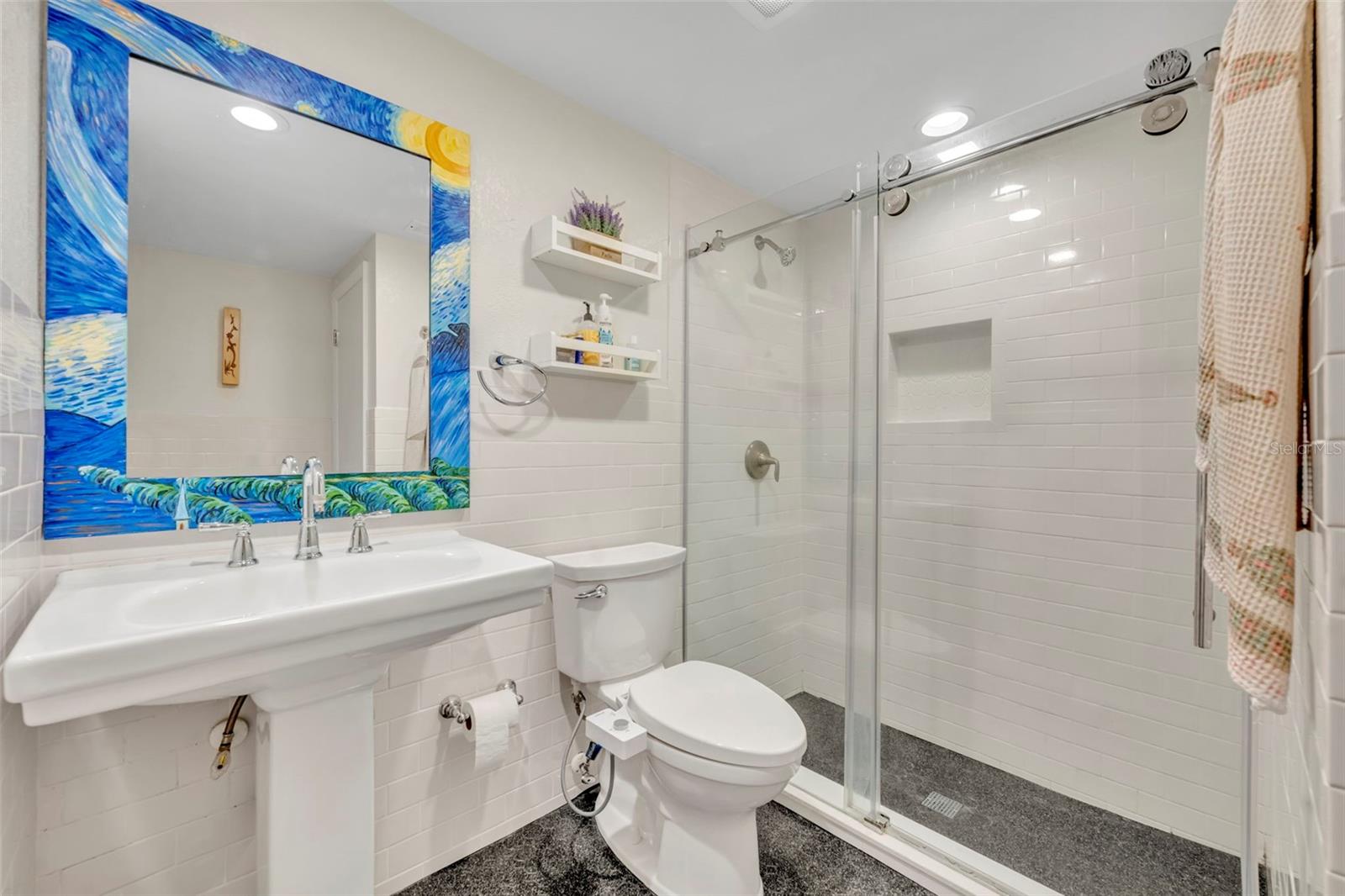 1920 WOODCREST DR #15