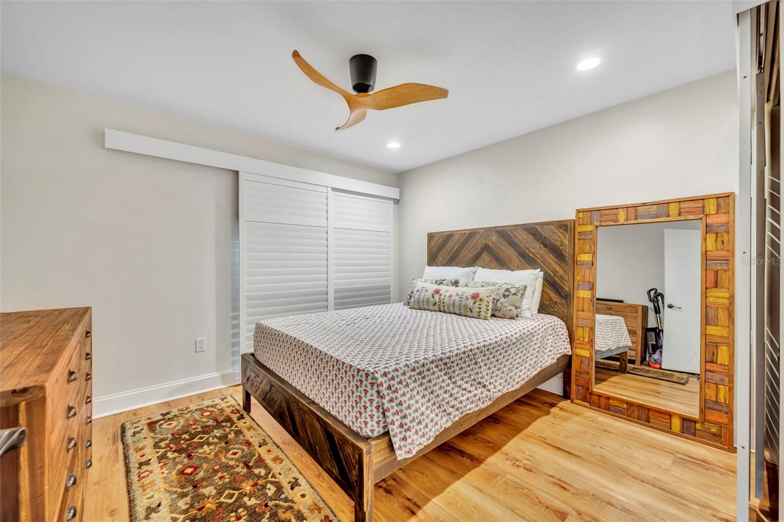 1920 WOODCREST DR #15