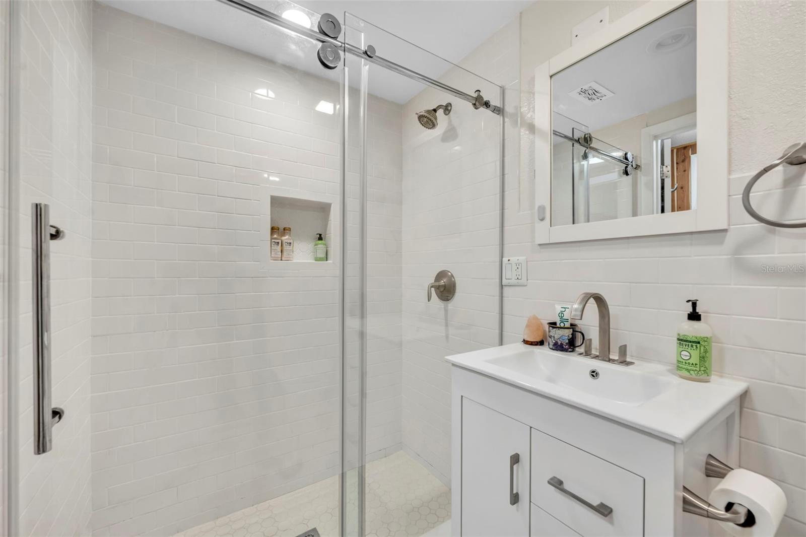 1920 WOODCREST DR #15