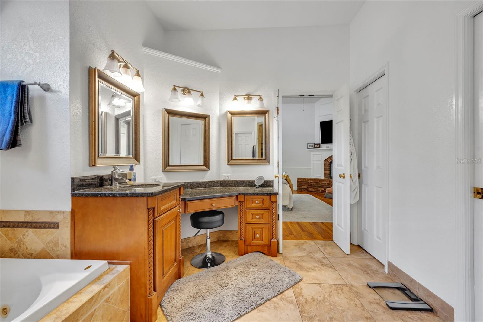 344 SWANSEA CT