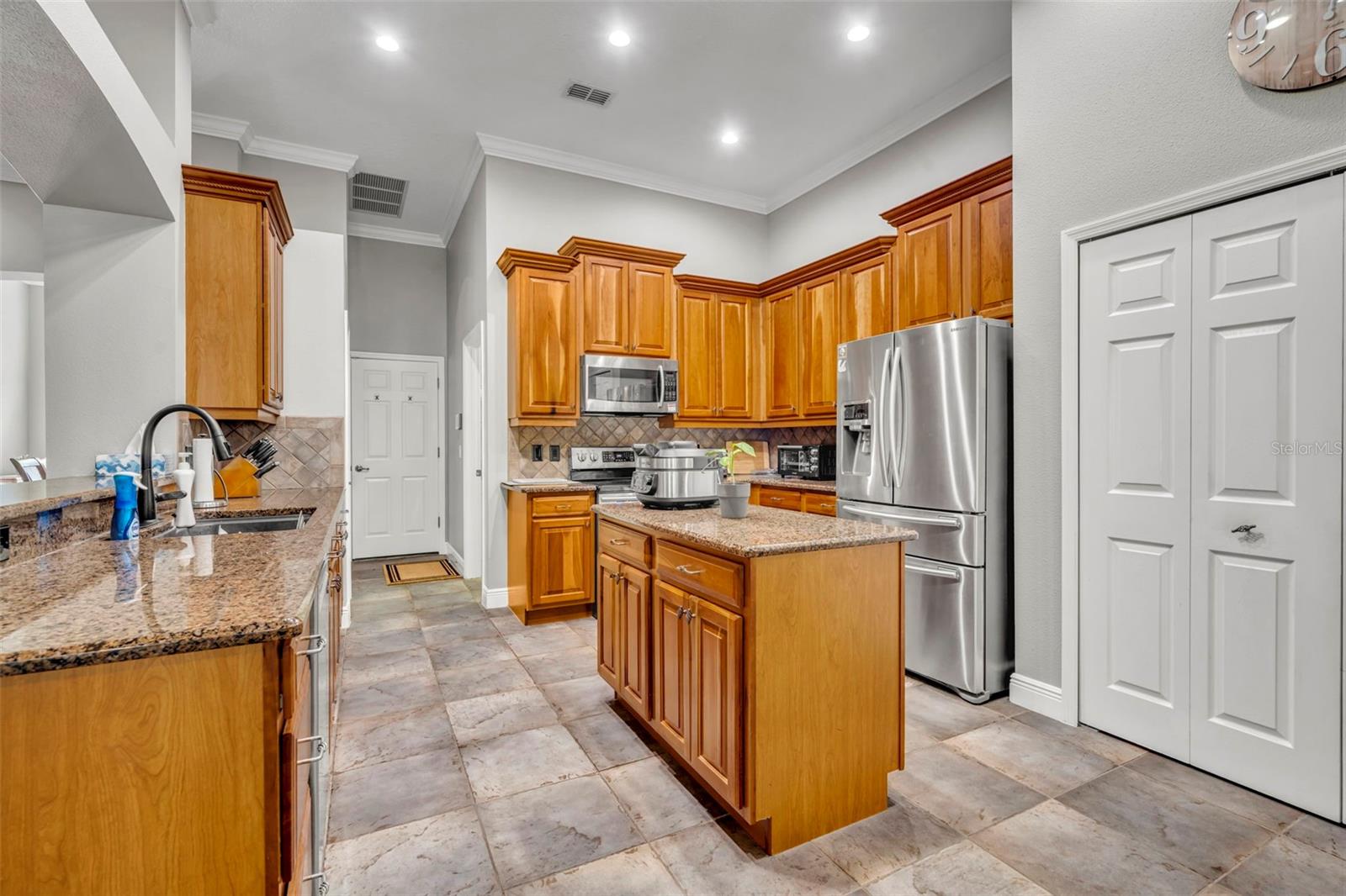 419 E BLUE WATER EDGE DR