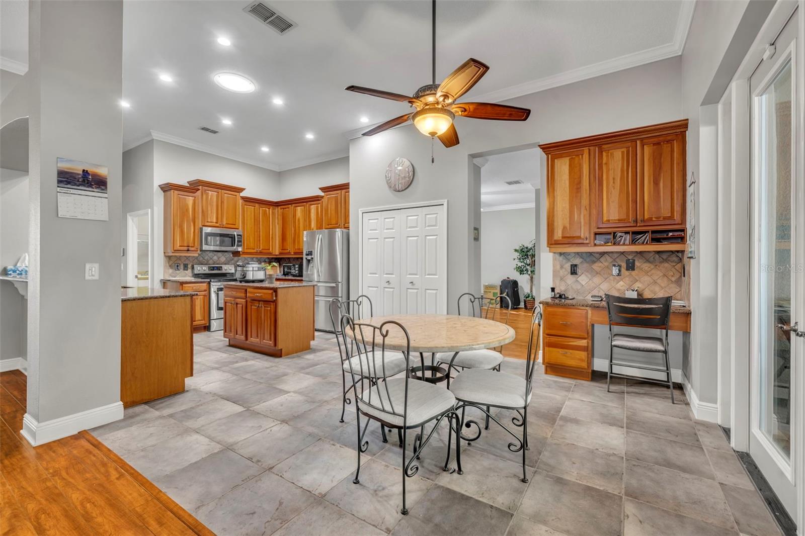 419 E BLUE WATER EDGE DR