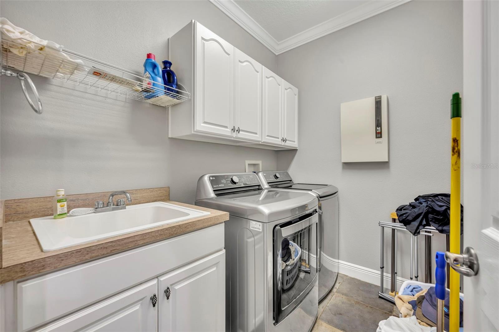 419 E BLUE WATER EDGE DR