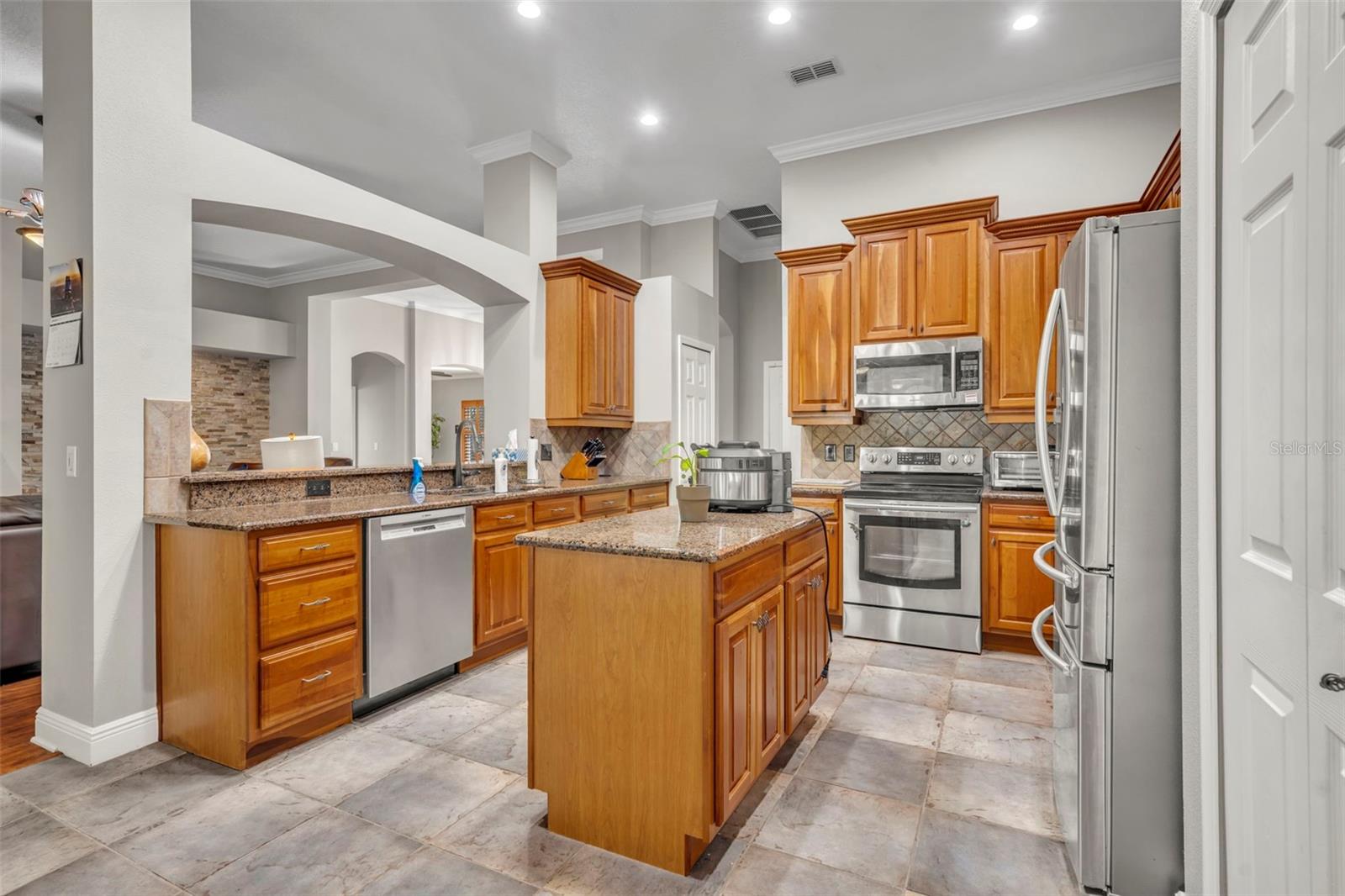 419 E BLUE WATER EDGE DR