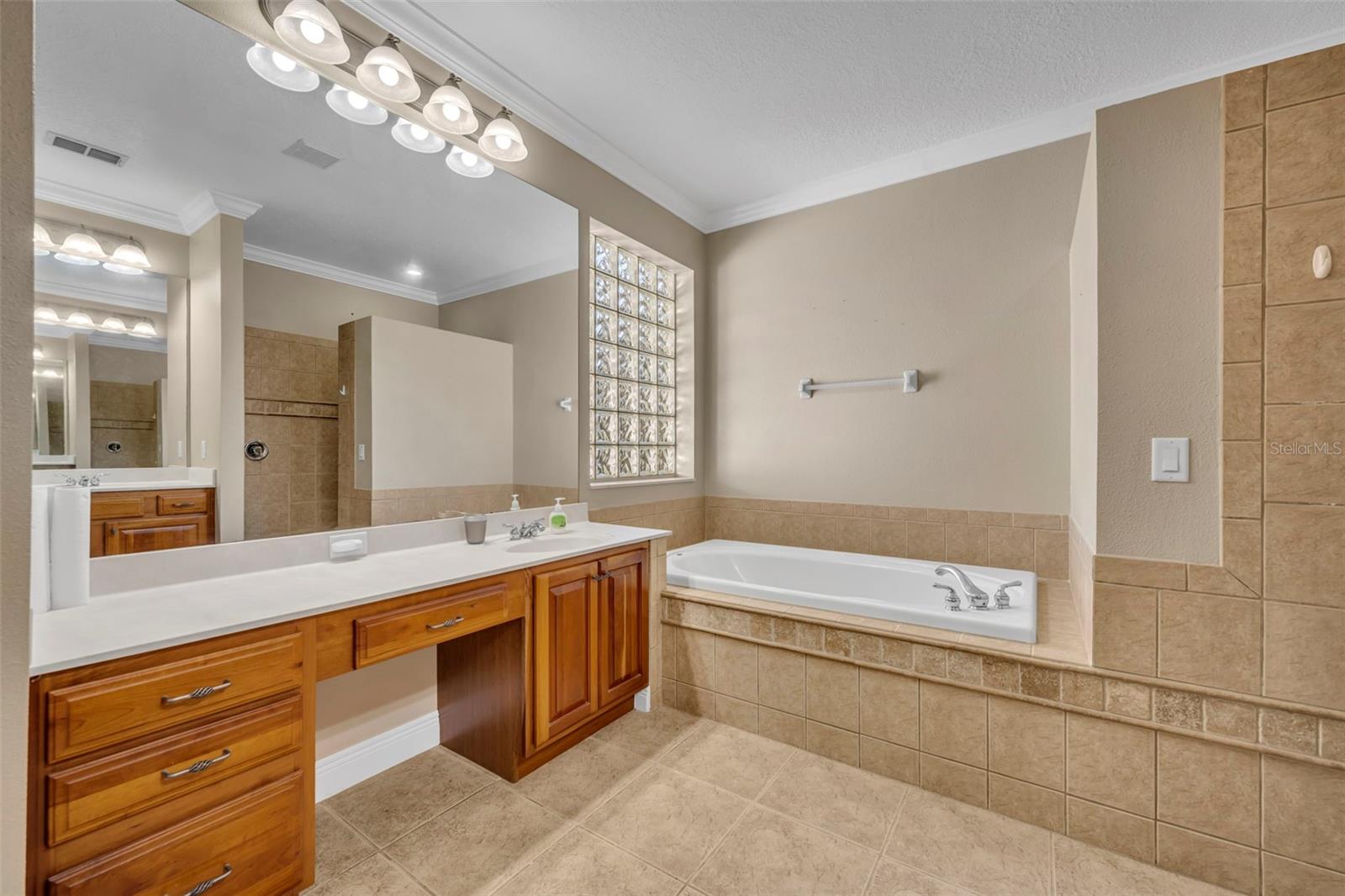 419 E BLUE WATER EDGE DR