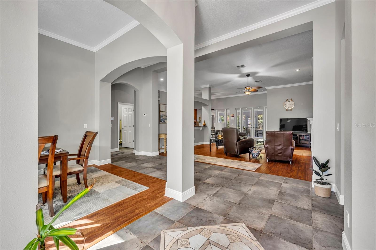 419 E BLUE WATER EDGE DR