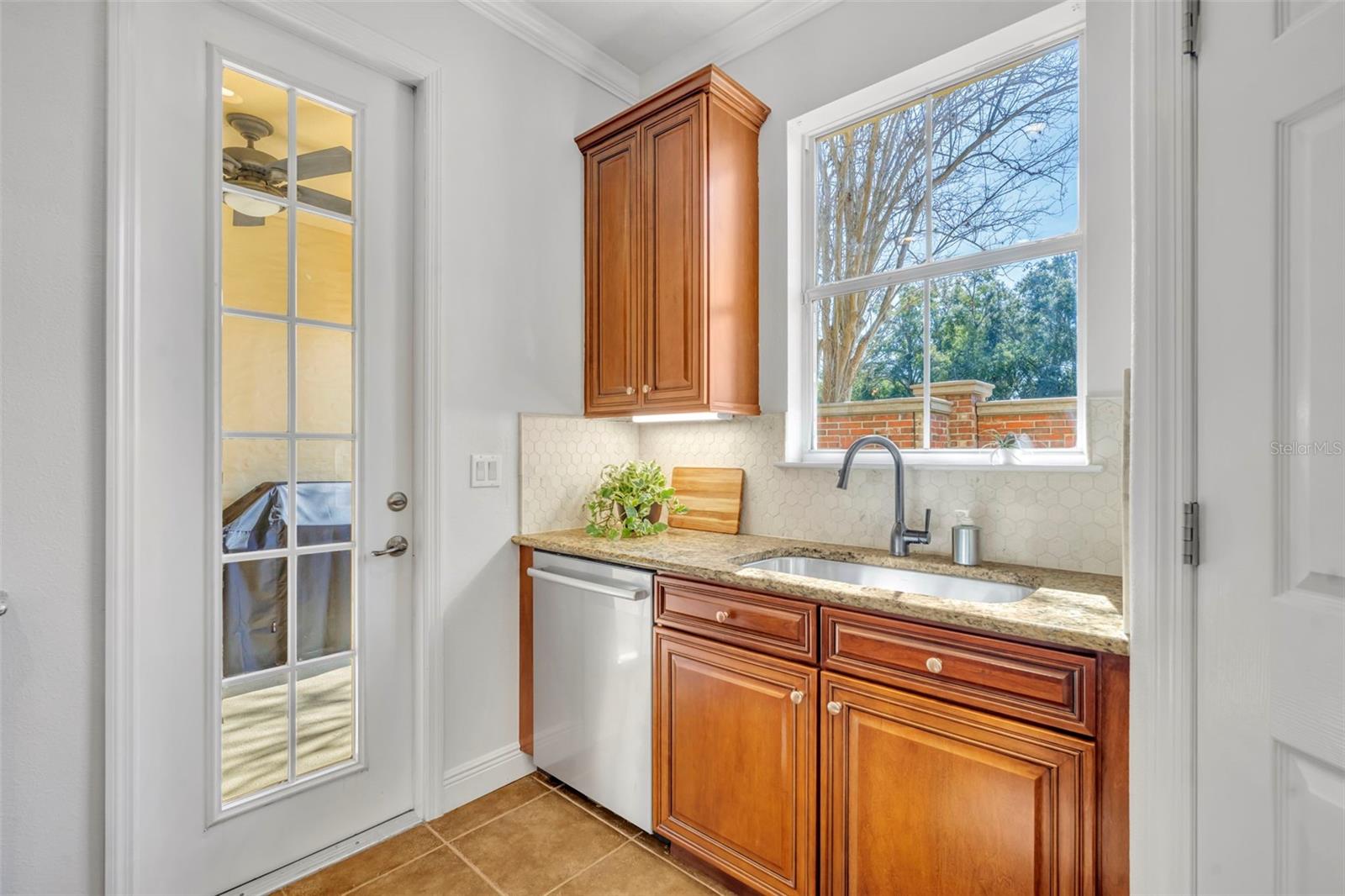 1321 BENEVOLENT ST