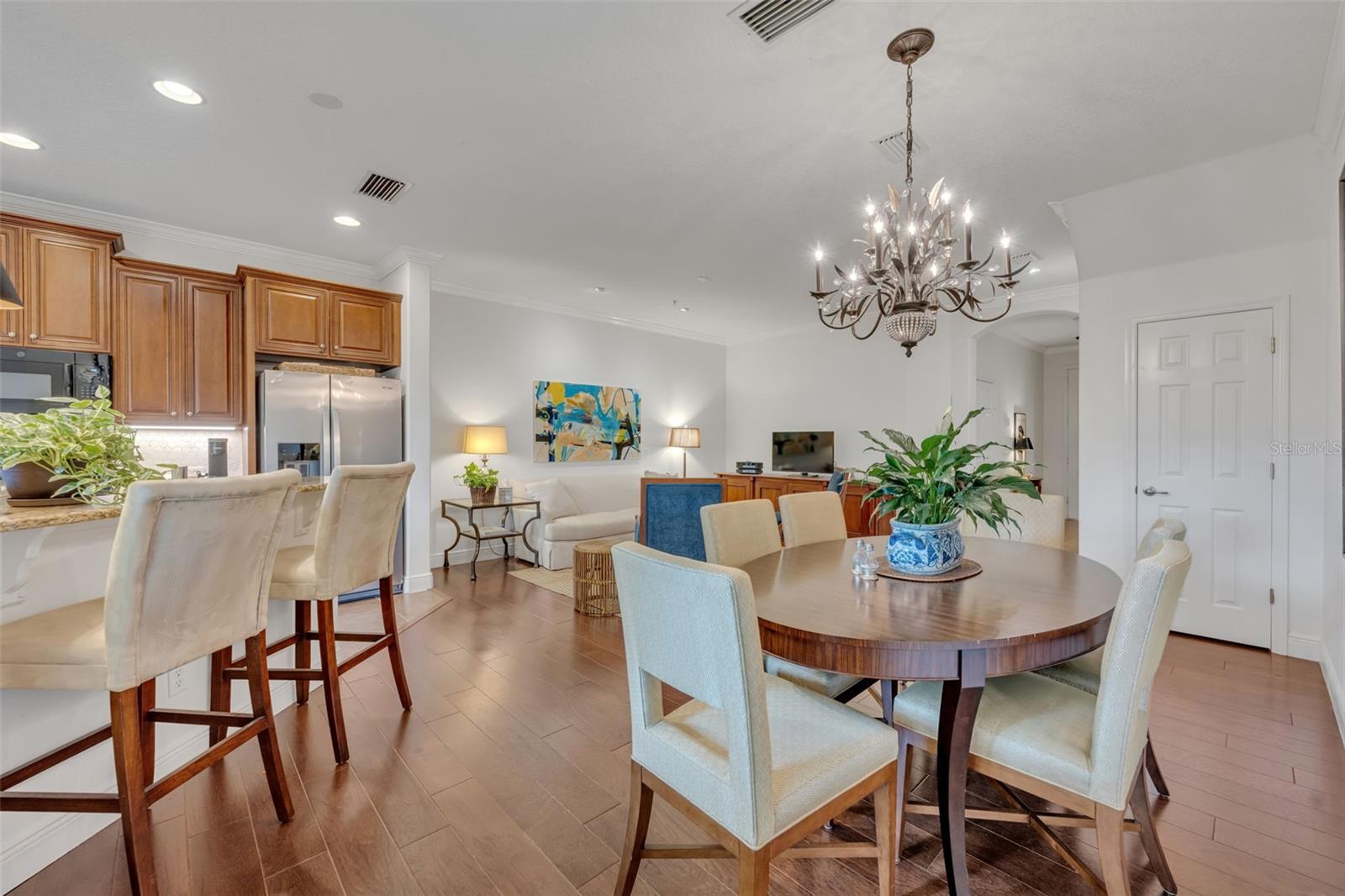 1321 BENEVOLENT ST