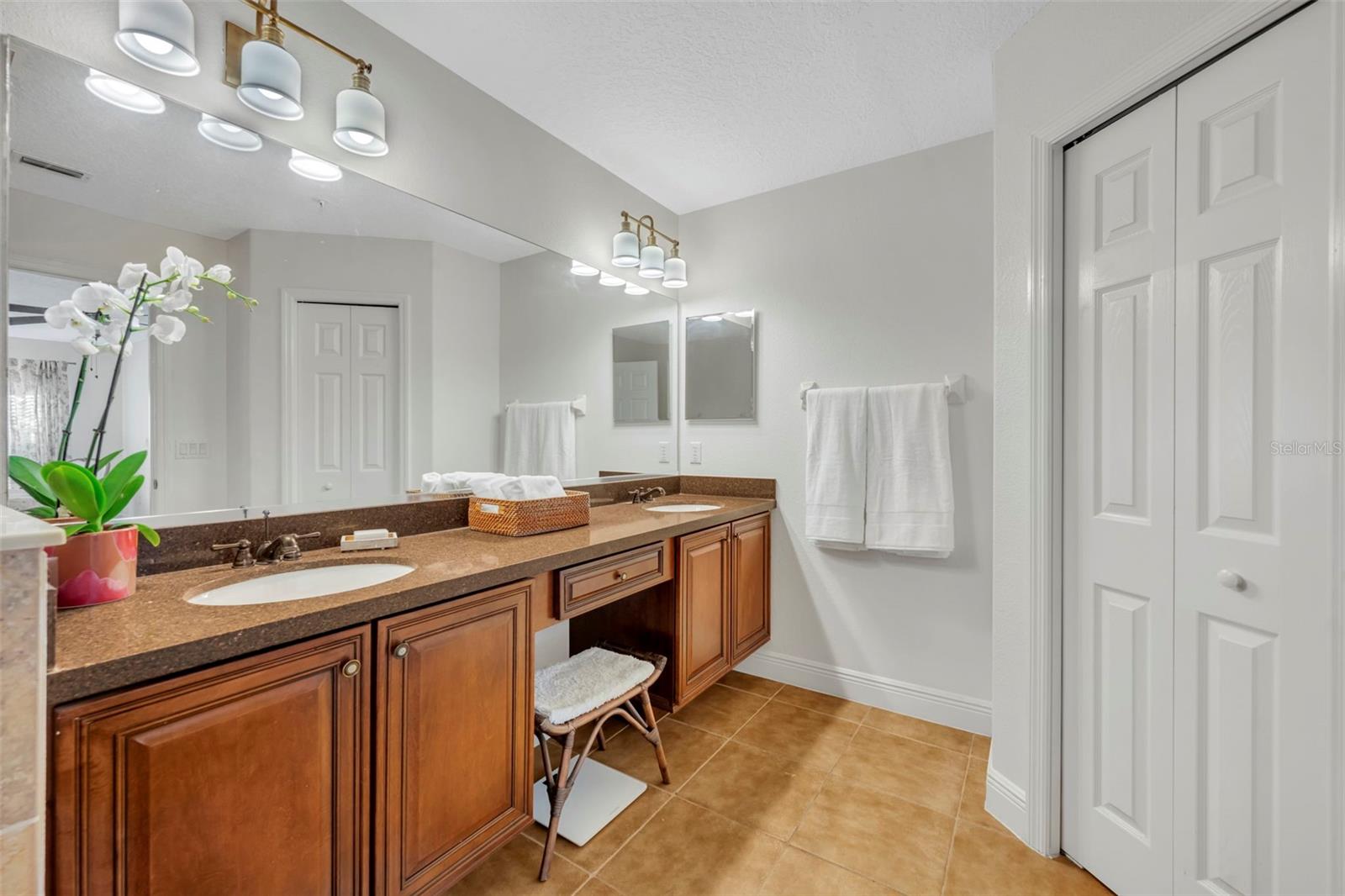 1321 BENEVOLENT ST