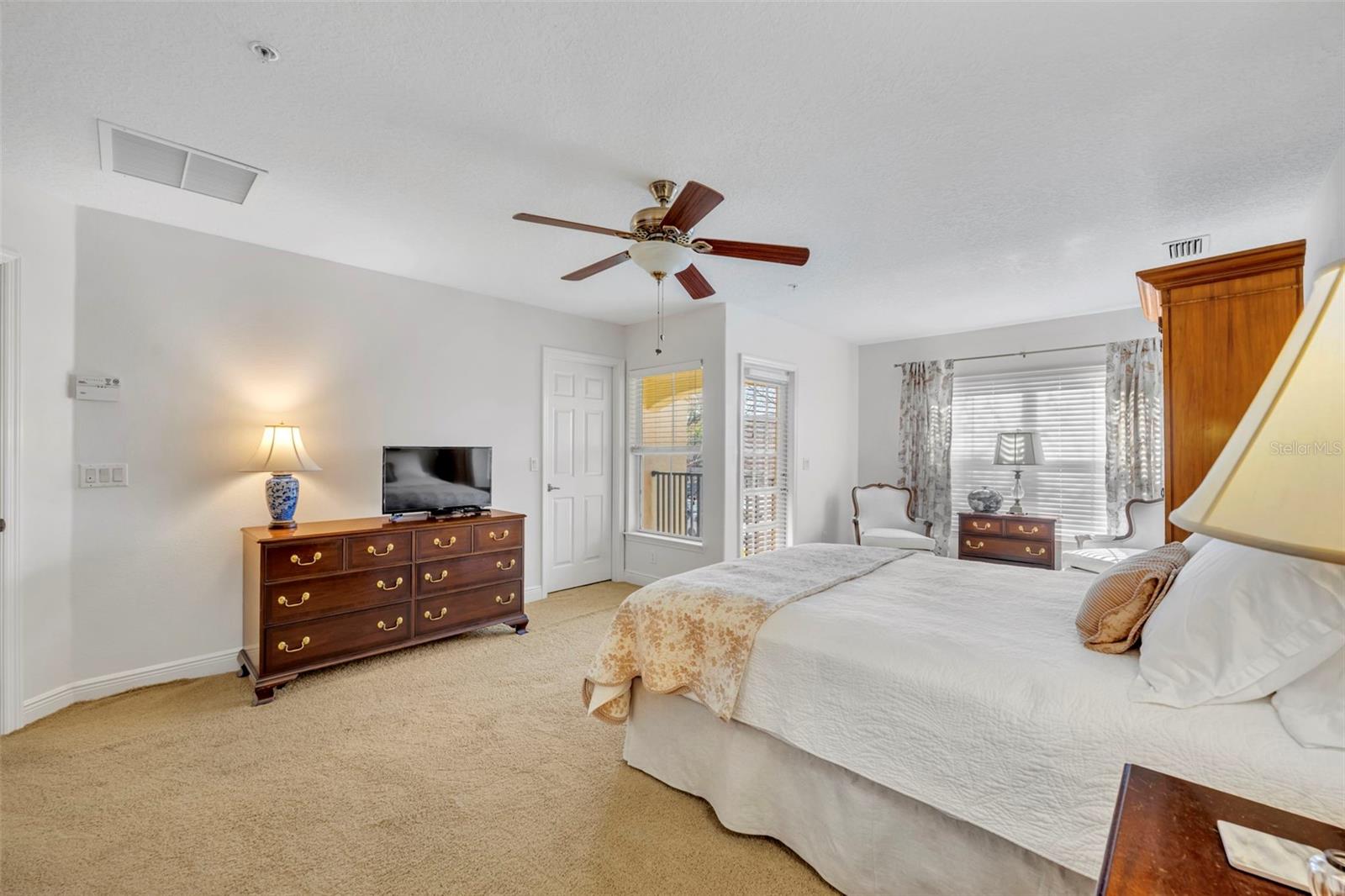 1321 BENEVOLENT ST