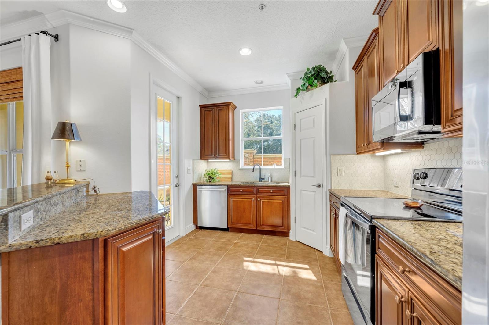 1321 BENEVOLENT ST