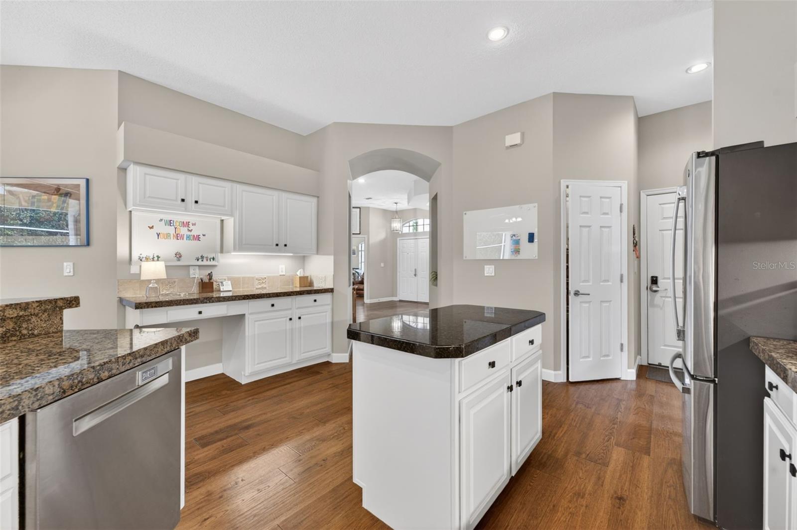 411 DEER POINTE CIR