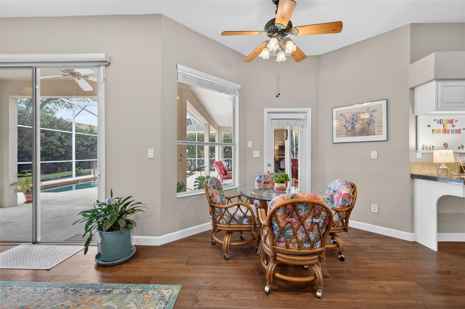411 DEER POINTE CIR