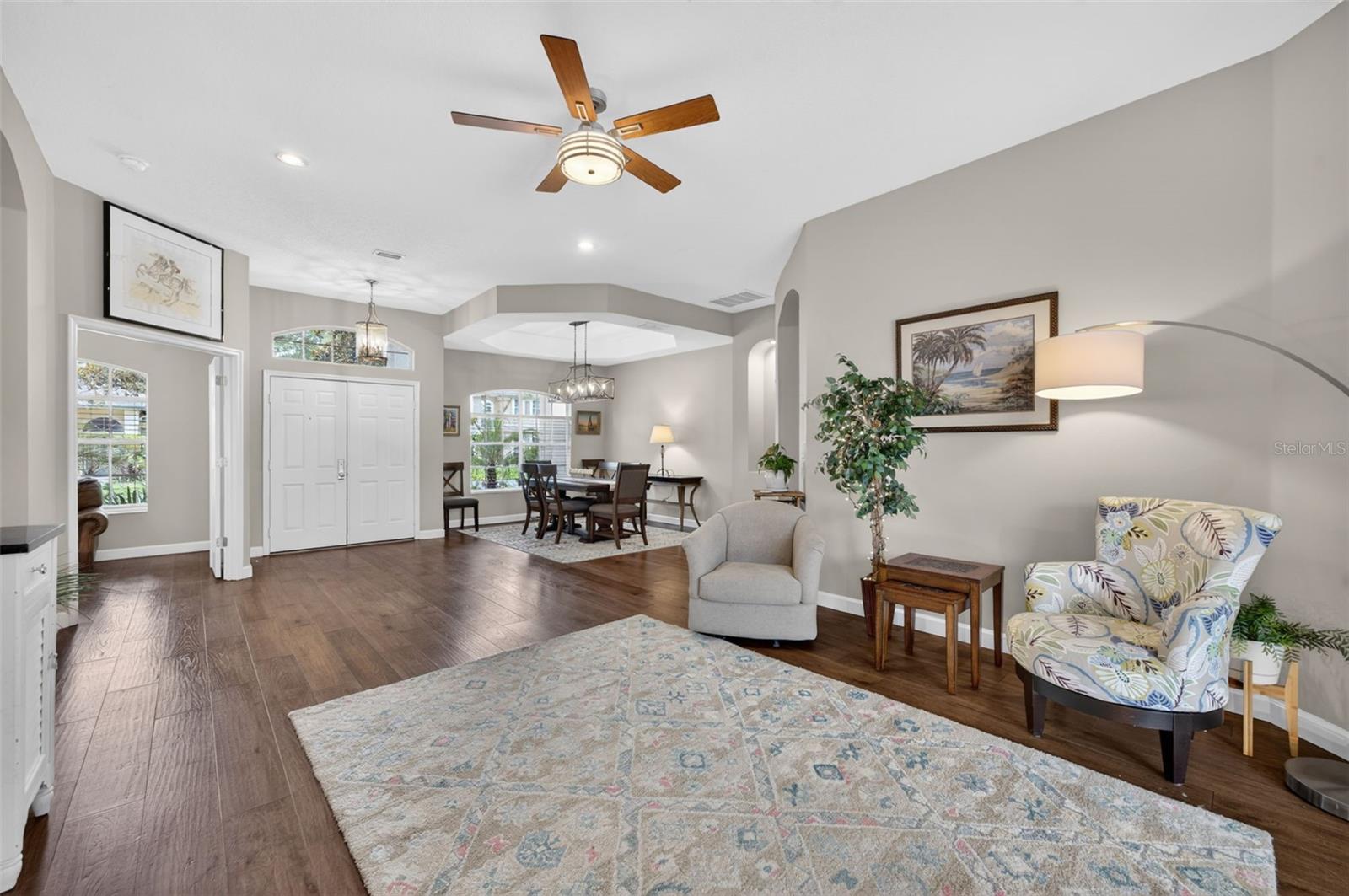 411 DEER POINTE CIR