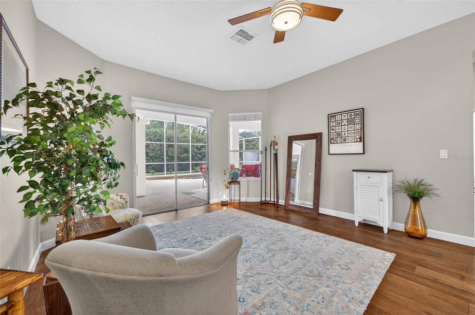 411 DEER POINTE CIR