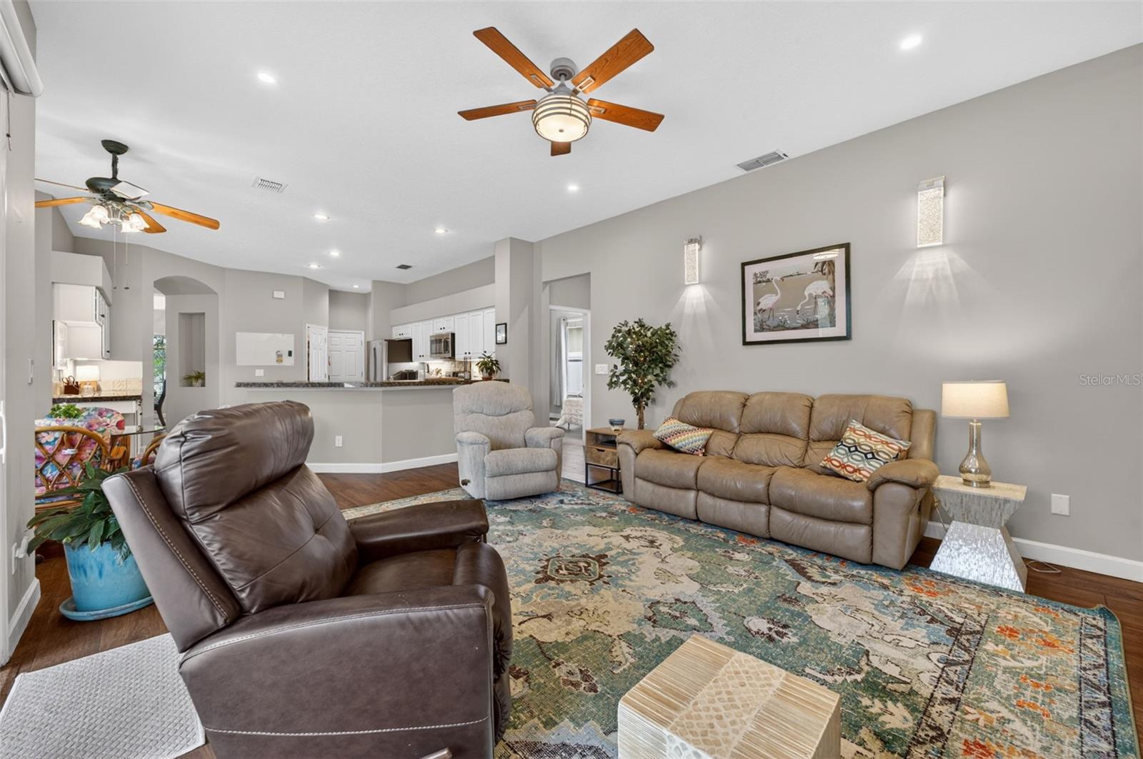 411 DEER POINTE CIR