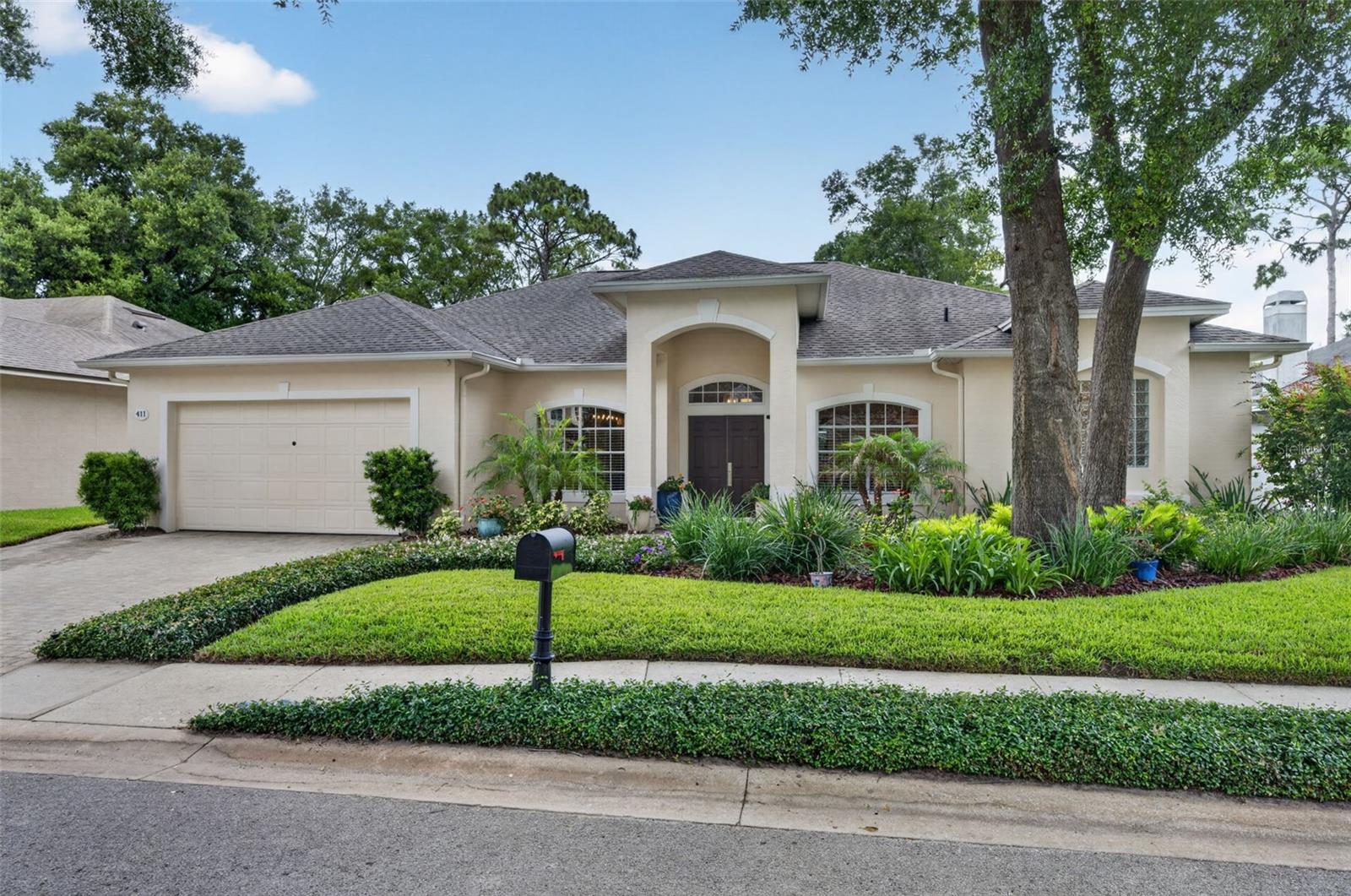 411 DEER POINTE CIR