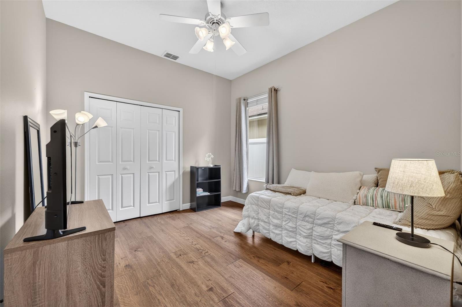 411 DEER POINTE CIR