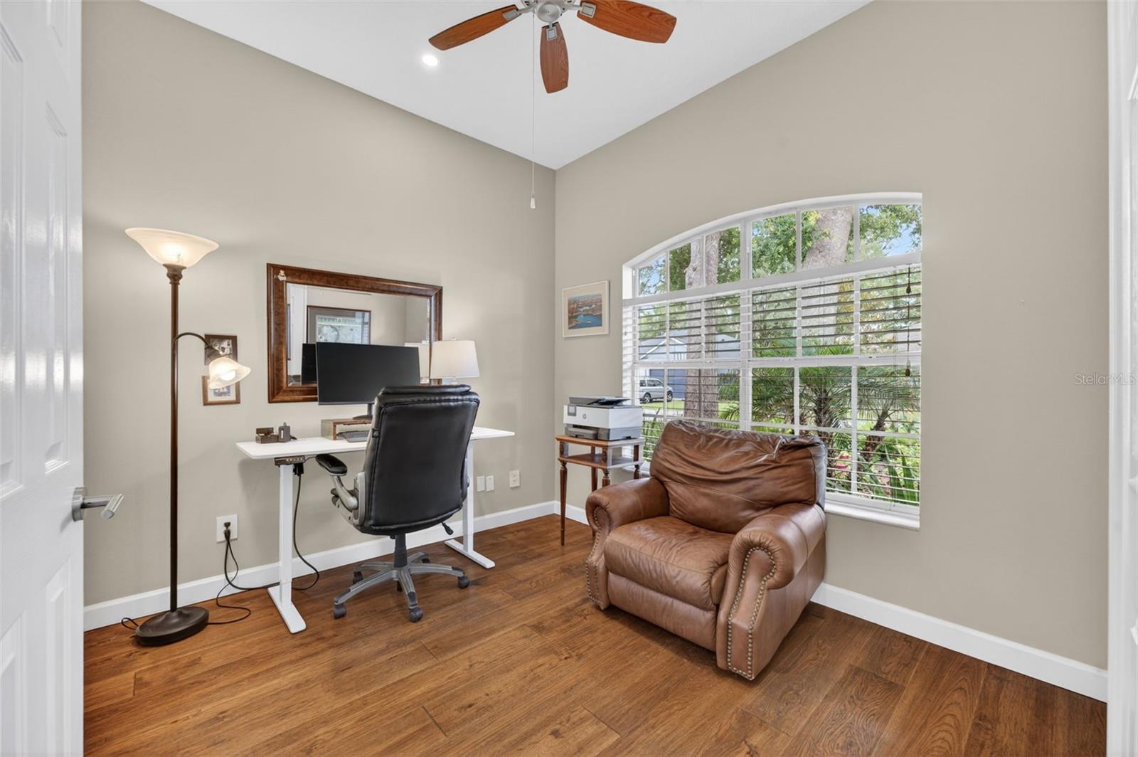 411 DEER POINTE CIR